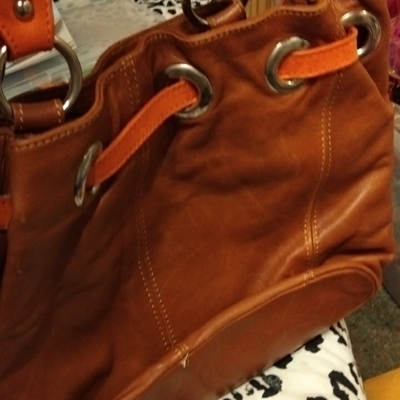 Iam honestly selling a tote bag my friend brought it for me - Picture 2 of 4